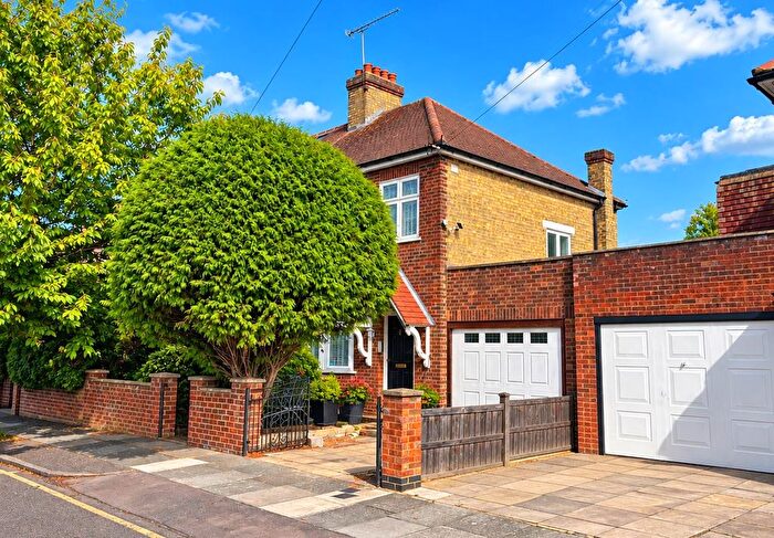 3 Bedroom Semi-Detached House For Sale In Edmonton, London, N18
