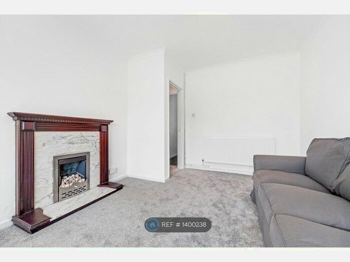1 Bedroom Flat To Rent In Queenshill Road, Leeds, LS17