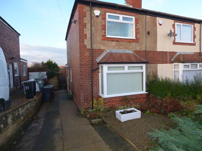 2 Bedroom Semi Detached House To Rent In Southleigh Road, Beeston, Leeds, LS11