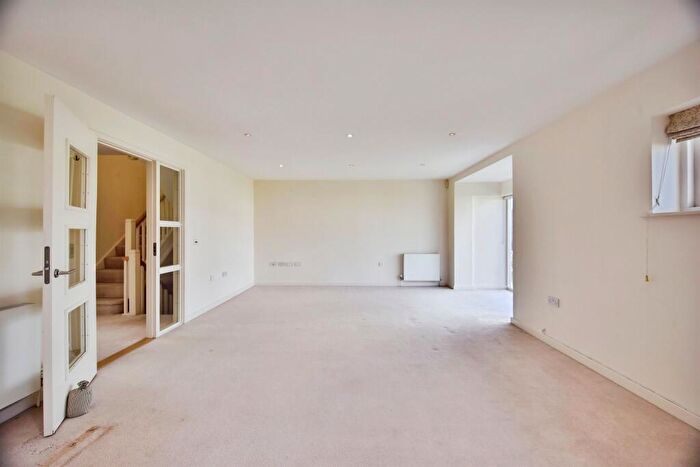 3 Bedroom Town House For Sale In Braeburn Way, Kings Hill, West Malling, ME19