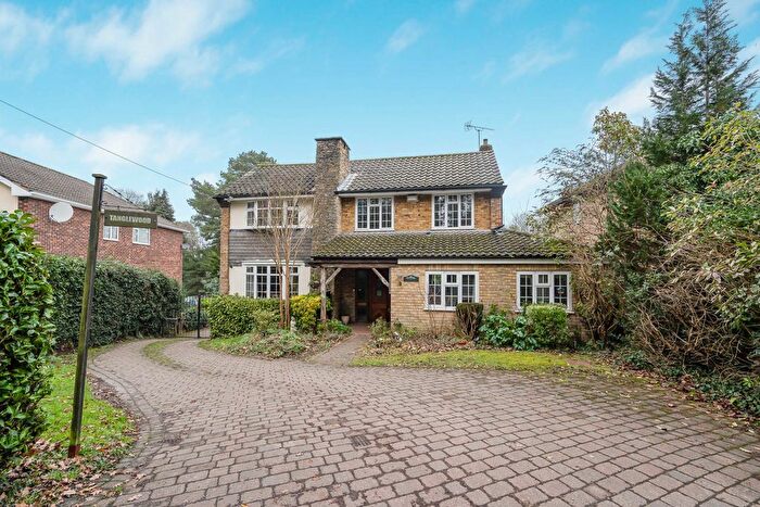 4 Bedroom Detached House For Sale In Hare Hill, Addlestone, Surrey, KT15