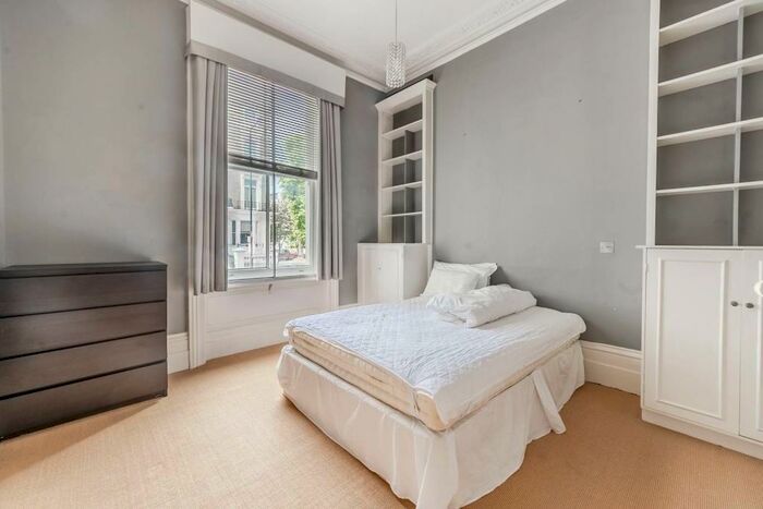 1 Bedroom Flat To Rent In Redcliffe Gardens, Chelsea, London, SW10