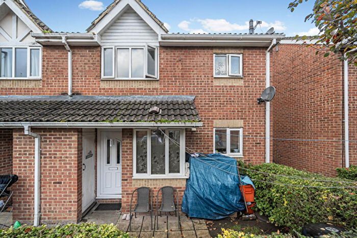 1 Bedroom Terraced House For Sale In Barnum Court, Swindon, SN2