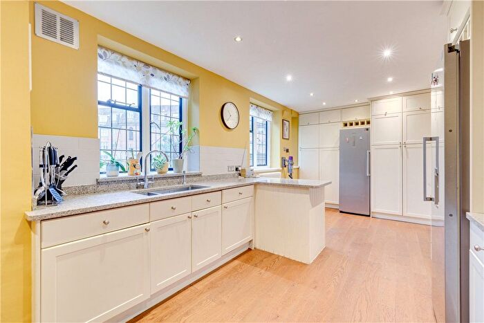 4 Bedroom Flat To Rent In Portsmouth Road, London, SW15
