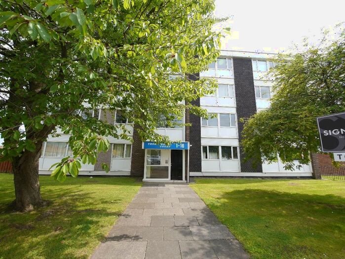 2 Bedroom Flat To Rent In Thorntree Court, Forest Hall, Newcastle Upon Tyne, NE12