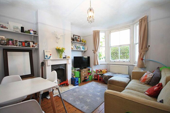 1 Bedroom Flat To Rent In Piper Road, Piper Road, KT1