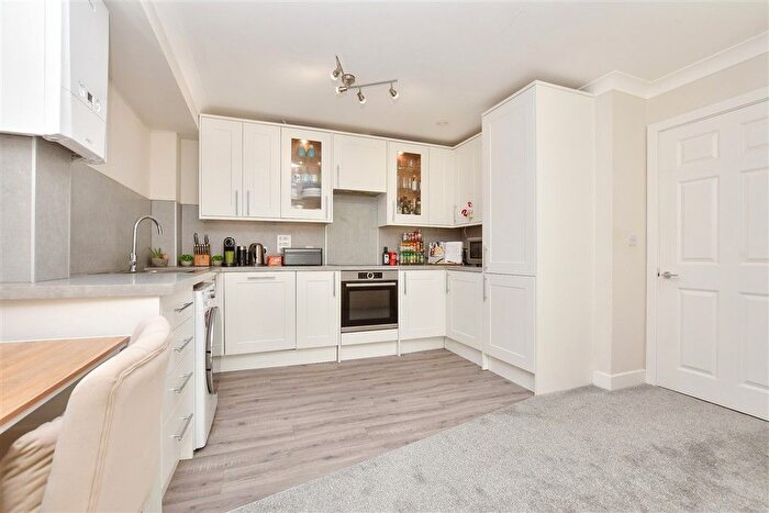 2 Bedroom Flat For Sale In Highbury Drive, Leatherhead, Surrey, KT22