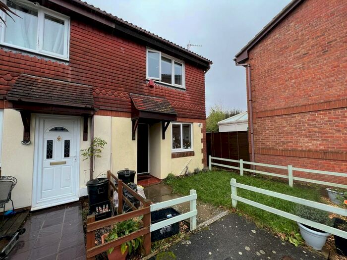 2 Bedroom End Of Terrace House To Rent In Stag Close, New Milton, Hampshire., BH25