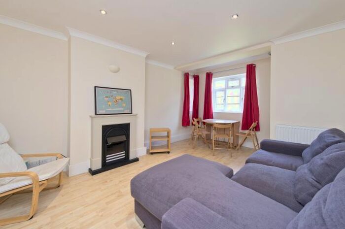 2 Bedroom Flat To Rent In Poynders Gardens, London, SW4