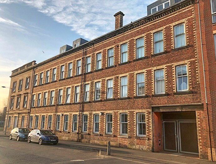 2 Bedroom Flat To Rent In Mcphail Street, Glasgow, G40