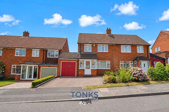 3 Bedroom Semi Detached House For Sale In Wirral Road, Birmingham, B31