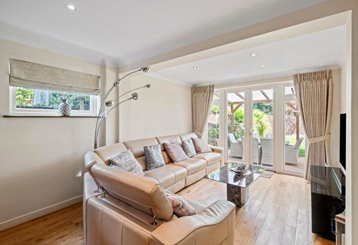 4 Bedroom Detached House For Sale In Athole Gardens, Enfield, Greater London, EN1
