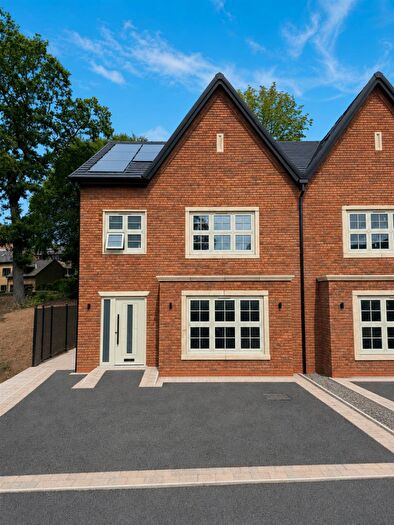 4 Bedroom Semi-Detached House For Sale In Mottram Wood, Stalybridge, SK15