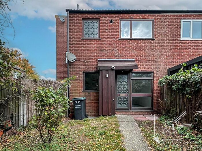 1 Bedroom End Of Terrace House To Rent In Abbots Field, Gravesend, DA12