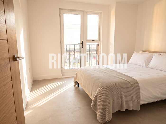 2 Bedroom Flat To Rent In Bed Flat, Regal Apartment, Market Street, SO50