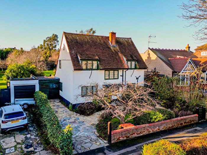 3 Bedroom Detached House For Sale In Westbourne Grove, Westcliff-On-Sea, SS0