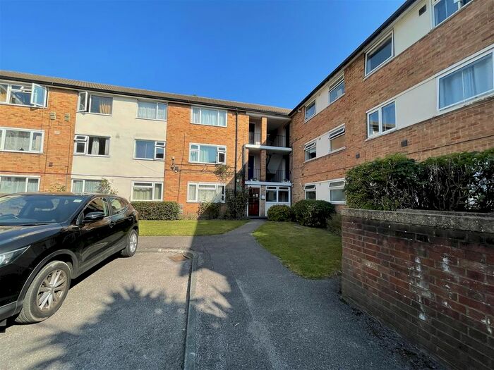 2 Bedroom Flat To Rent In Jersey Road, Hounslow, TW3