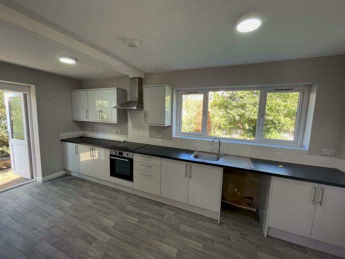 2 Bedroom Bungalow To Rent In Wayside Drive, Leicester, LE2