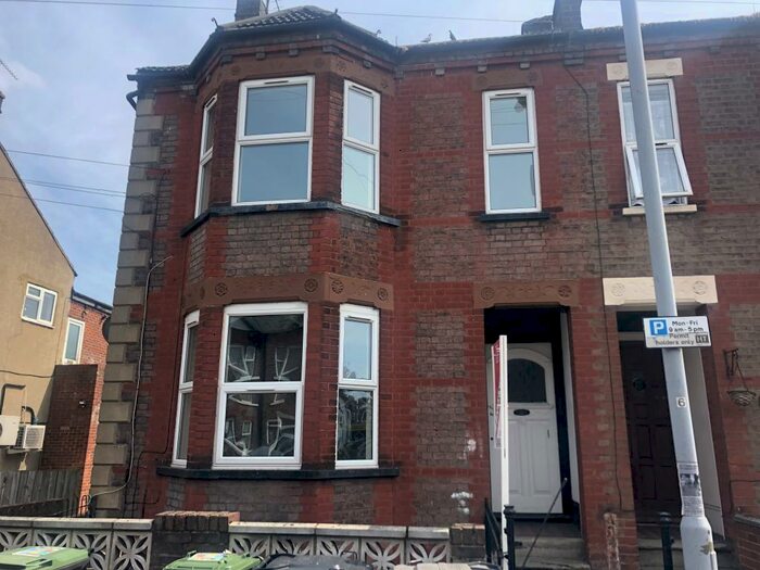 2 Bedroom Maisonette To Rent In Clarendon Road, LU2