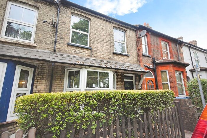 3 Bedroom Terraced House For Sale In Wiggenhall Road, Watford, WD18
