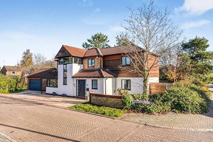 5 Bedroom Detached House For Sale In Grantham Court, Shenley Lodge, Milton Keynes, Buckinghamshire, MK5