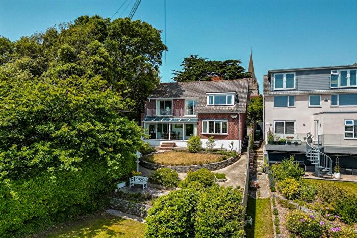 4 Bedroom Detached House For Sale In Poole, BH15