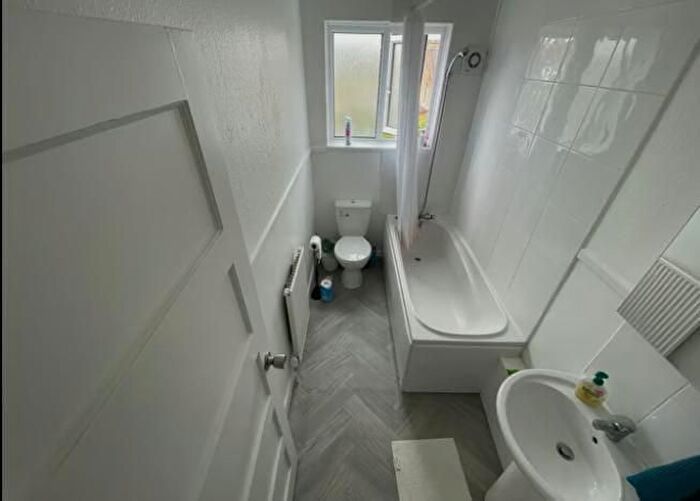 2 Bedroom Flat To Rent In , Acton, London, N9