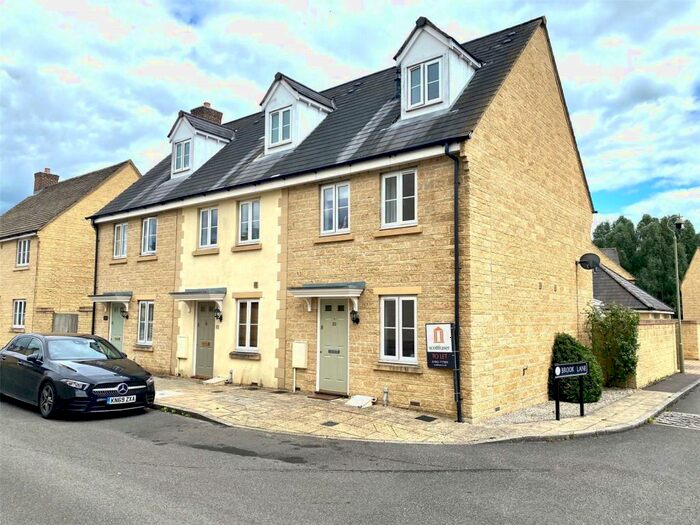 3 Bedroom Semi-Detached House To Rent In Woodley Green, Witney, OX28