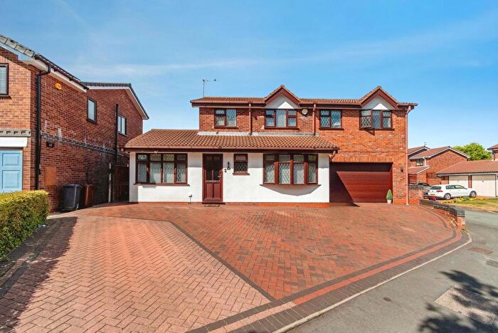 4 Bedroom Detached House For Sale In Highmoor Close, Willenhall, West Midlands, WV12