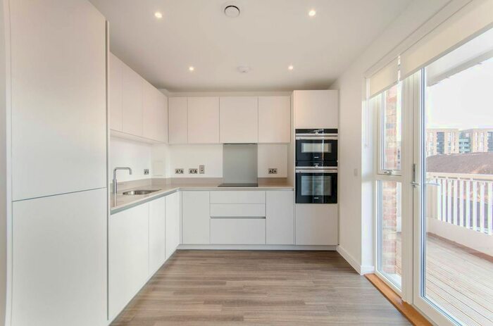 2 Bedroom Flat To Rent In Enfield Road, Ealing, London, W3