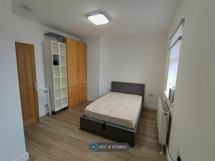 Studio To Rent In Dover House Road, London, SW15