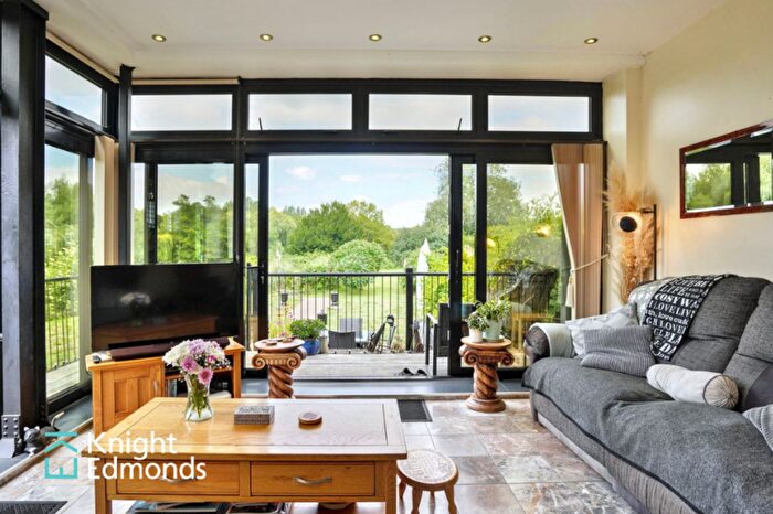 2 Bedroom Detached House For Sale In Farleigh Bridge, East Farleigh, ME16