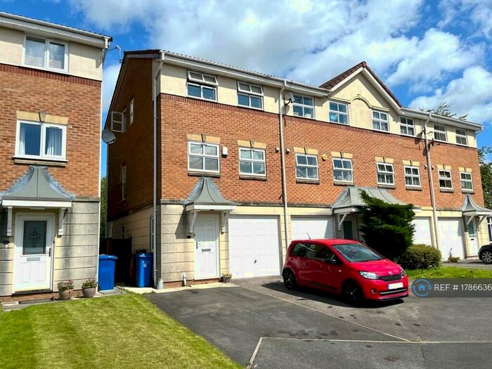 3 Bedroom Semi-Detached House To Rent In Owens Farm Drive, Stockport, SK2