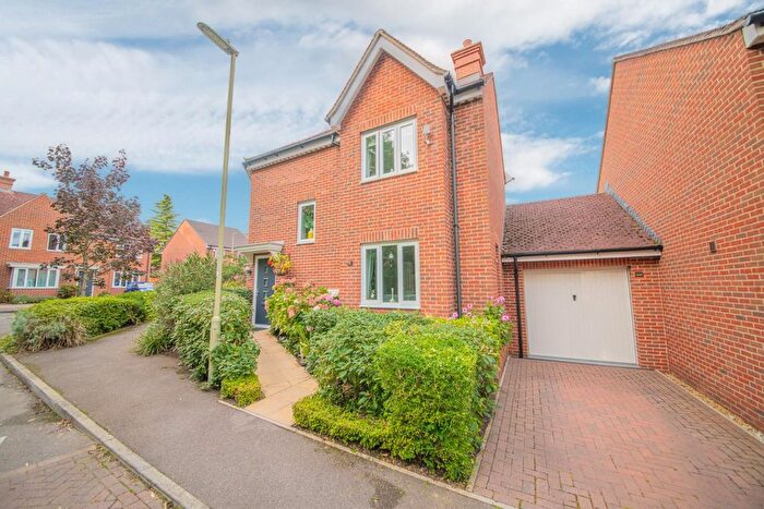 3 Bedroom Semi-Detached House For Sale In Sand Martin Close, Eastleigh, SO50