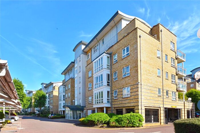 3 Bedroom Flat For Sale In St. Davids Square, London, E14
