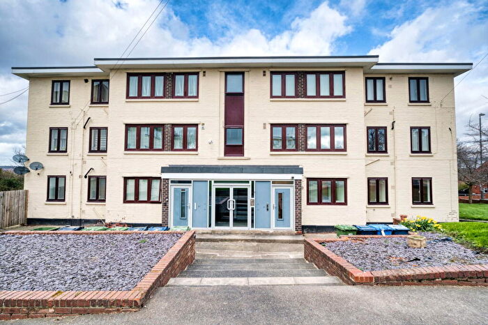 3 Bedroom Apartment For Sale In Moorfoot Gardens, Lobley Hill, NE11