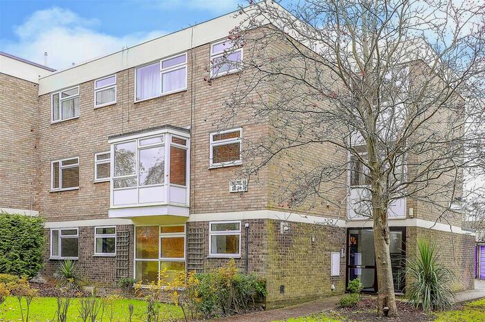 2 Bedroom Flat To Rent In Canterbury Way, Great Warley, Brentwood, CM13