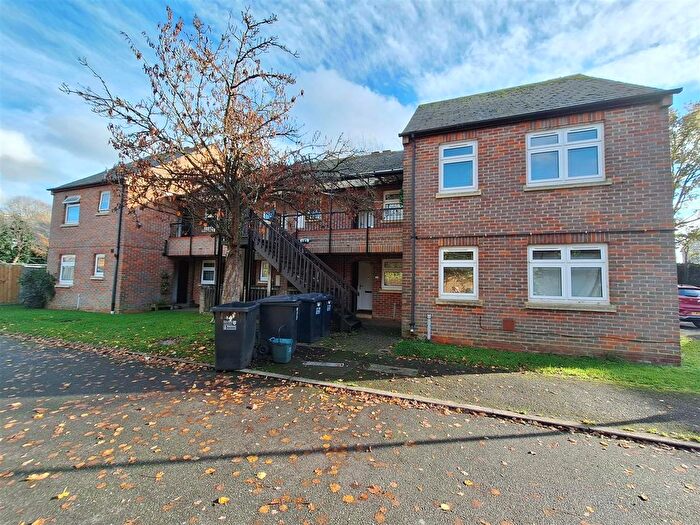 1 Bedroom Flat To Rent In Haltside, Hatfield, AL10