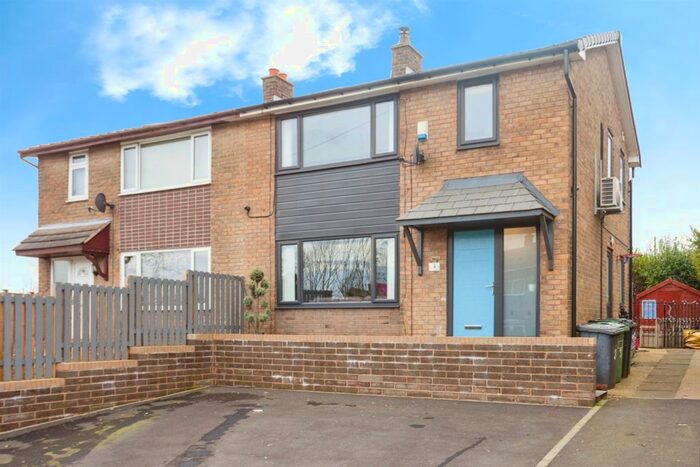 3 Bedroom Semi-Detached House For Sale In Foxroyd Lane, Thornhill, Dewsbury, WF12