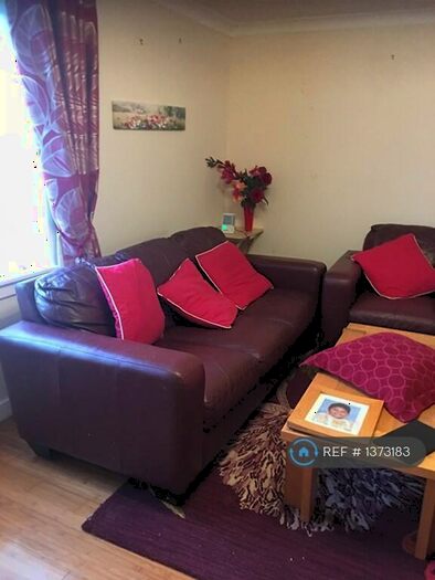 3 Bedroom Flat To Rent In Hutchison Road, Edinburgh, EH14