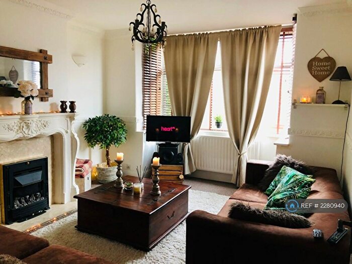 3 Bedroom Semi-Detached House To Rent In Daisy Road, Nottingham, NG3