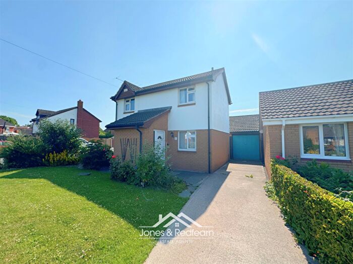 3 Bedroom Detached House For Sale In Llys Bedwen, Rhyl, LL18