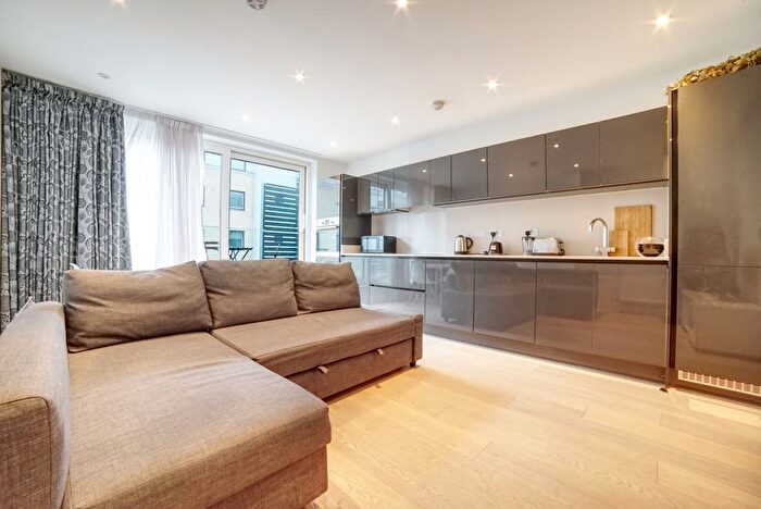 2 Bedroom Flat To Rent In Globe View House, - Blackfriars Road, SE1