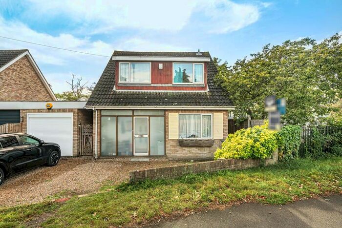 3 Bedroom Detached House To Rent In Staines-Upon-Thames, Surrey, TW18