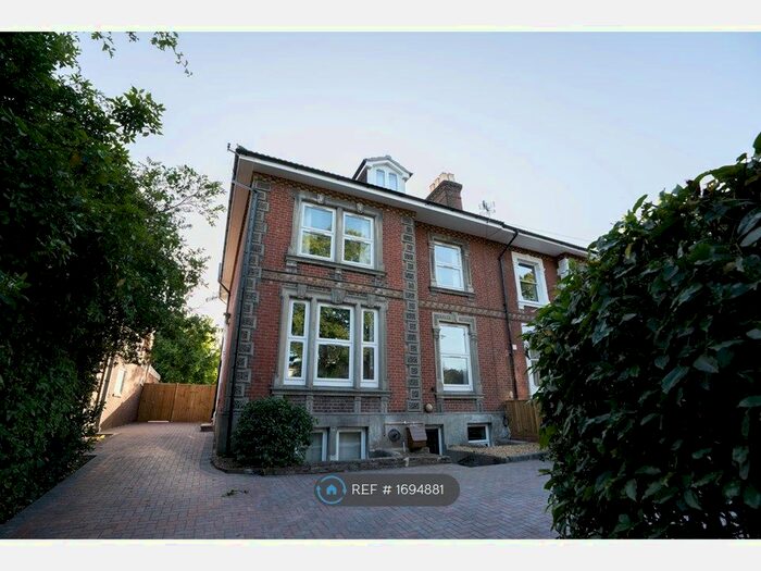 8 Bedroom Semi-Detached House To Rent In Hill Lane, Southampton, SO15