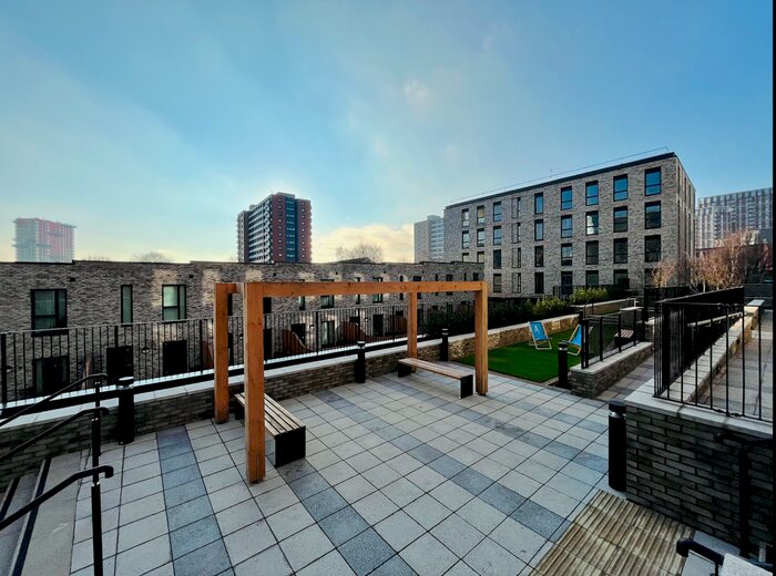 2 Bedroom Flat For Sale In Islington Street, Salford, M3