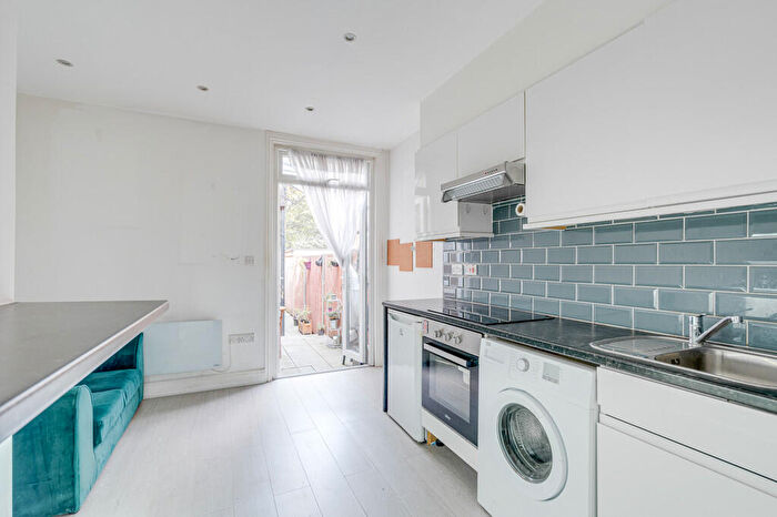 1 Bedroom Apartment To Rent In Willingdon Road, Turnpike Lane, London, N22