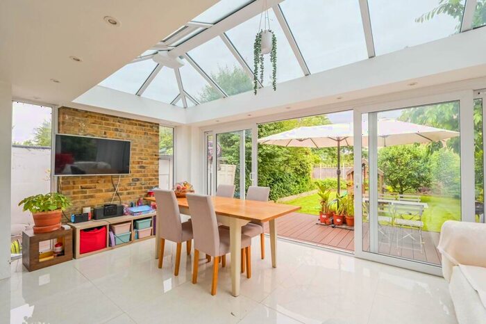 2 Bedroom Flat To Rent In Palmerston Road, , Bowes Park, London, N22