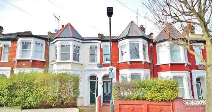 2 Bedroom Flat To Rent In Beresford Road, Haringey, London, N8
