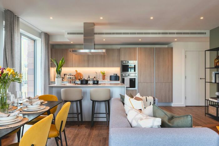3 Bedroom Flat To Rent In Nine Elms Lane, London, SW11